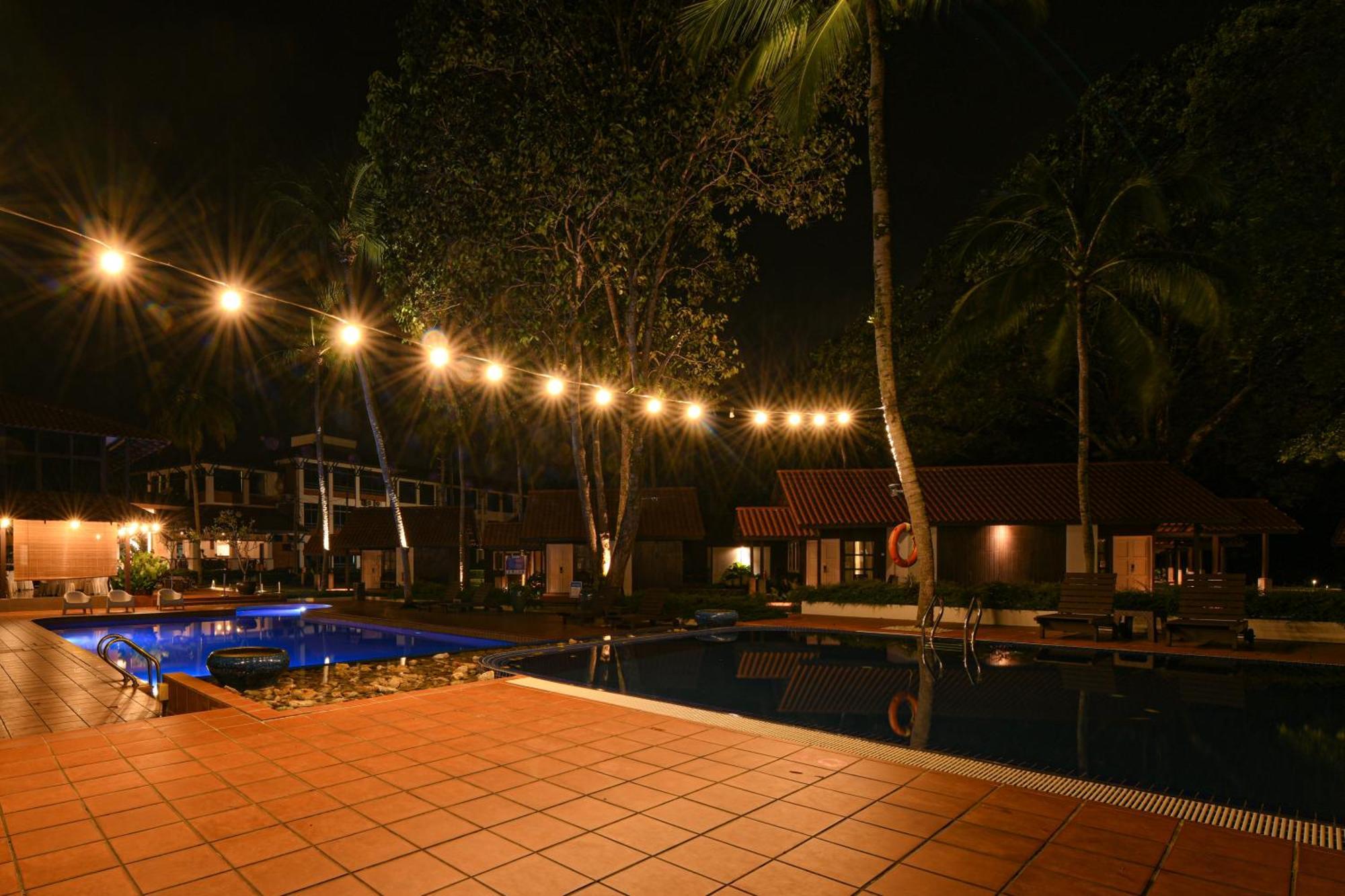 อาเดนา บีช รีสอร์ต Hotel กวนตัน ภายนอก รูปภาพ