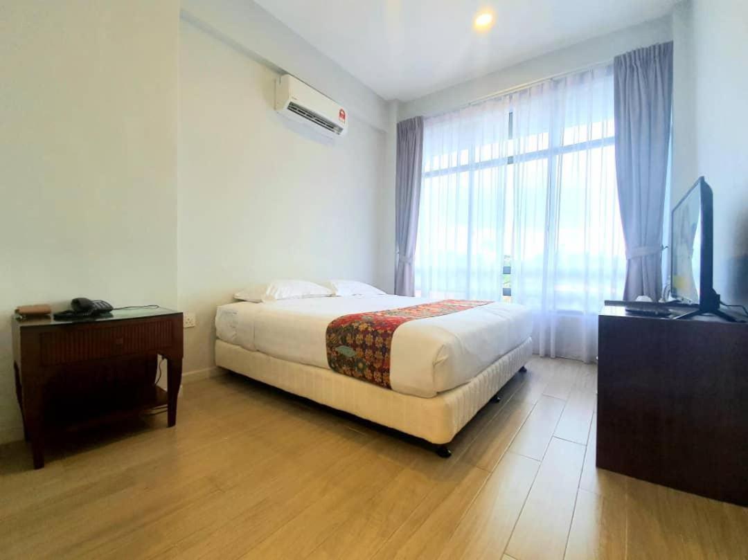 อาเดนา บีช รีสอร์ต Hotel กวนตัน ภายนอก รูปภาพ