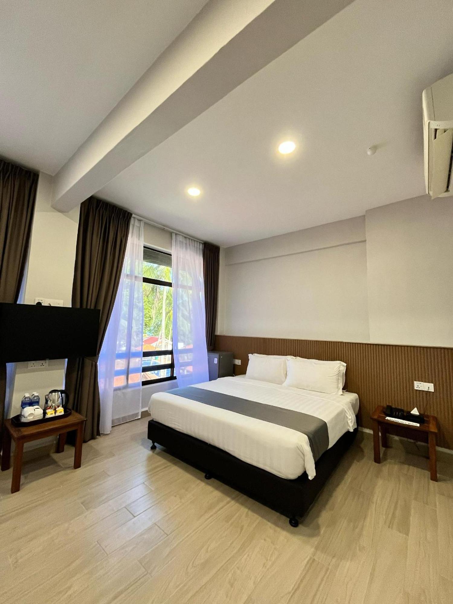 อาเดนา บีช รีสอร์ต Hotel กวนตัน ภายนอก รูปภาพ