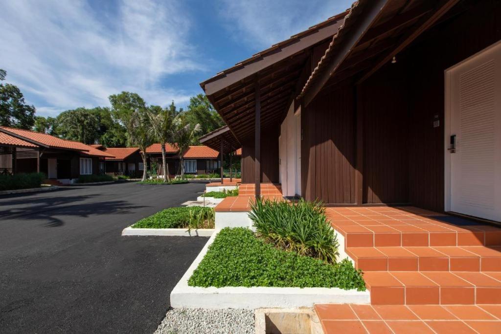 อาเดนา บีช รีสอร์ต Hotel กวนตัน ภายนอก รูปภาพ