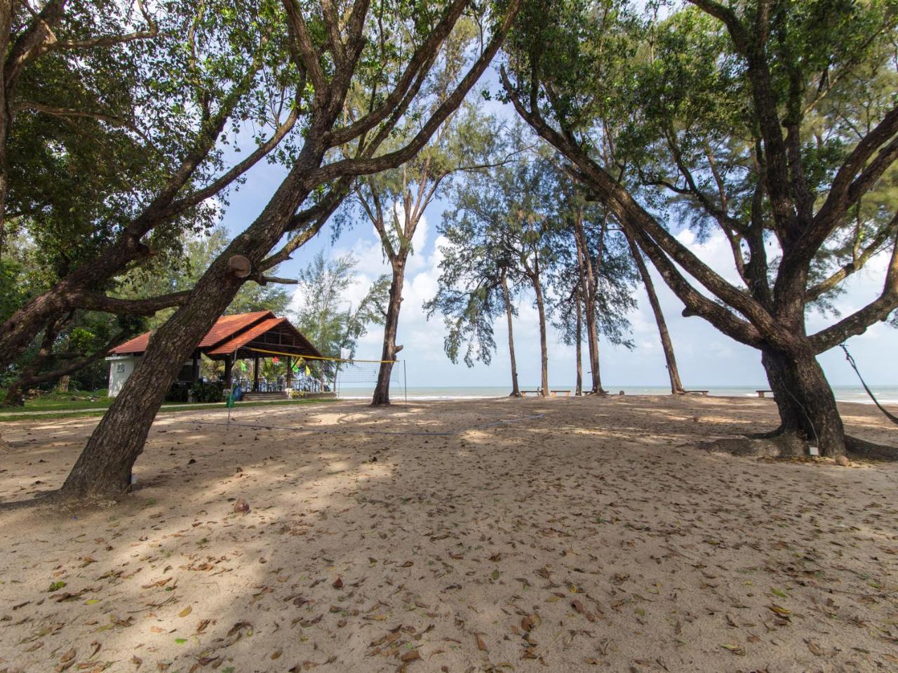 อาเดนา บีช รีสอร์ต Hotel กวนตัน ภายนอก รูปภาพ